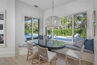 375 Wedge Dr in Naples, FL - Building Photo - Building Photo