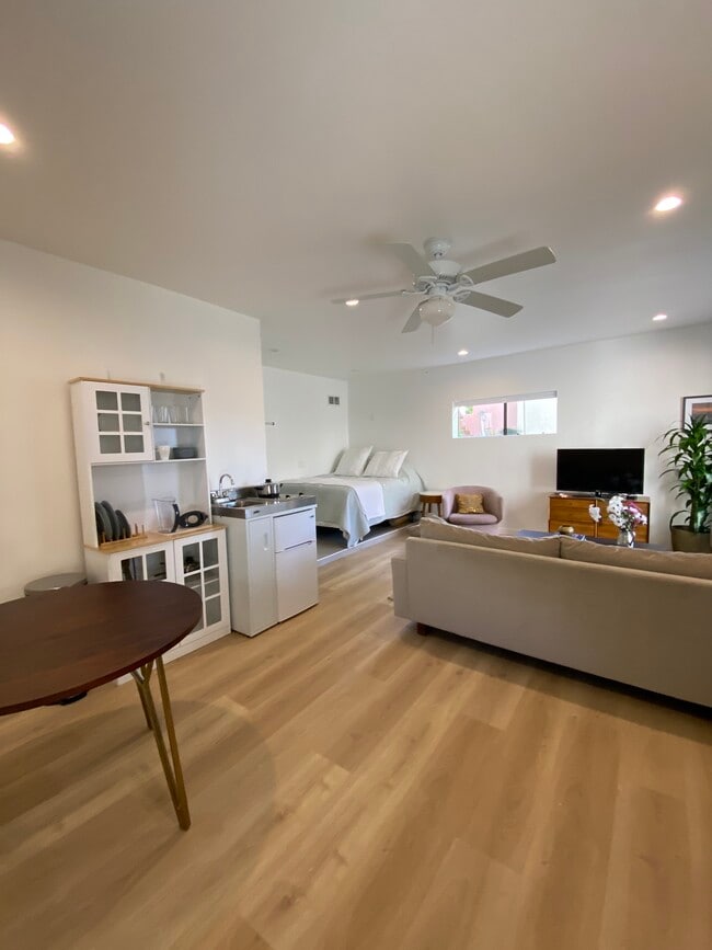 2919 Valmere Dr, Unit 1 in Malibu, CA - Foto de edificio - Building Photo