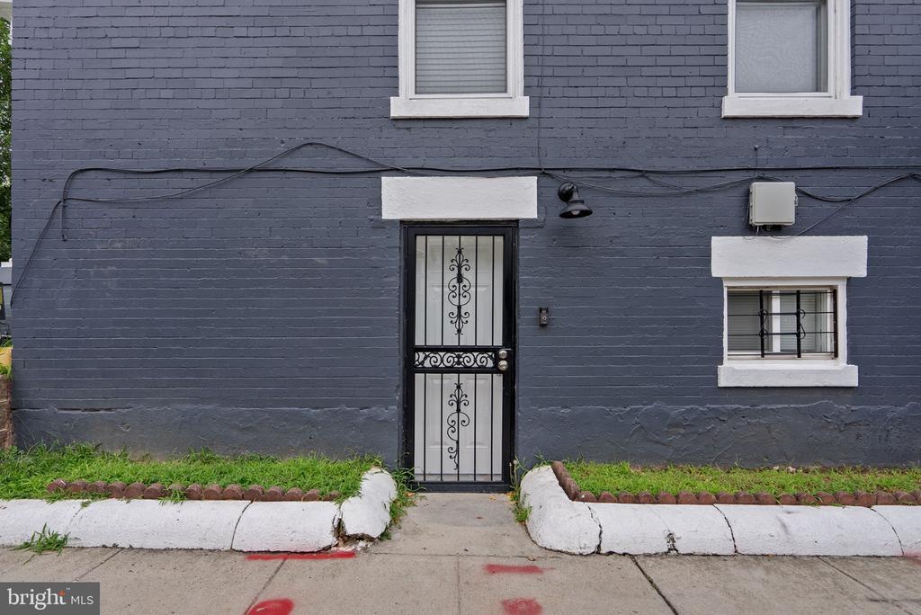 141 Uhland Terrace NE in Washington, DC - Building Photo