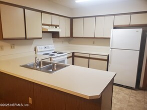 2136 Schumacher Ave in Jacksonville, FL - Building Photo - Building Photo