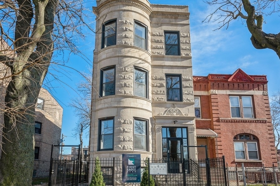 5021 S Indiana Ave in Chicago, IL - Building Photo