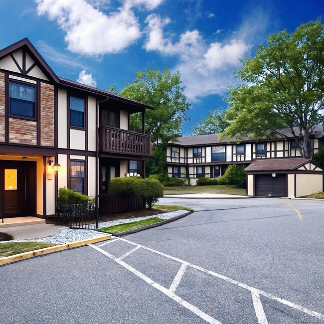 520 Sierra Vista Ln in Valley Cottage, NY - Building Photo - Building Photo