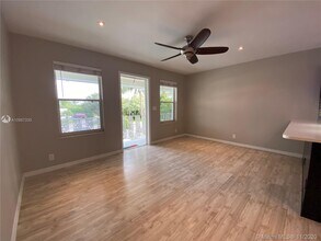 4525 NE 21st Ave-Unit -7 in Fort Lauderdale, FL - Building Photo - Building Photo