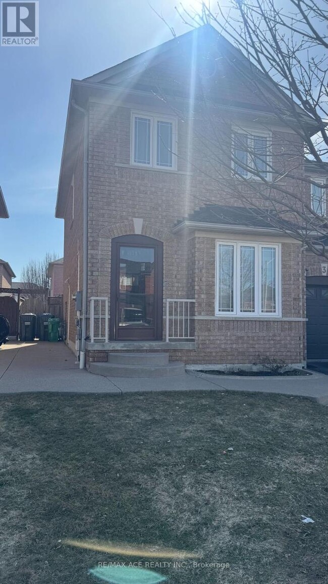 3 Streamside Ln in Brampton, ON - Building Photo - Building Photo