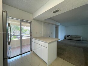 20105 NE 3rd Ct in Miami, FL - Building Photo - Building Photo