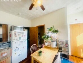 206 Hanover St, Unit 4 in Boston, MA - Foto de edificio - Building Photo