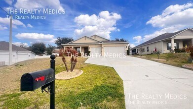 1922 Bell Crk Lp in Fruitland Park, FL - Building Photo - Building Photo