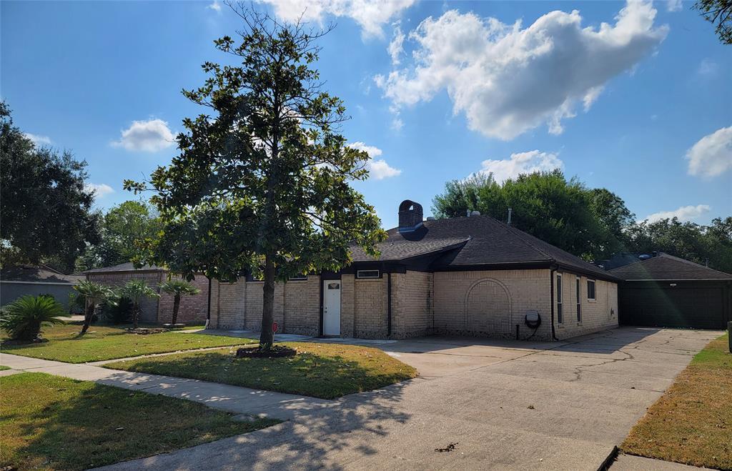 14307 Ella Lee Ln in Houston, TX - Building Photo