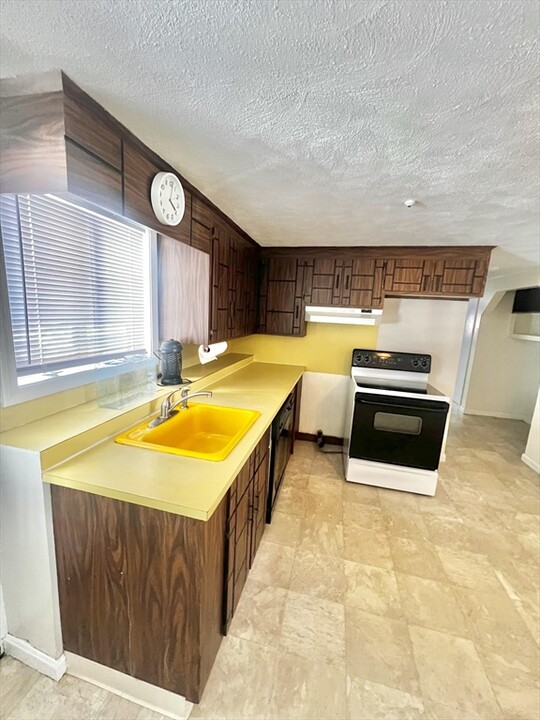 82 Trueman Dr, Unit #1 in Malden, MA - Building Photo