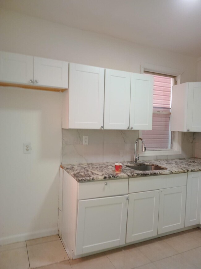 176 Myrtle Ave in Jersey City, NJ - Building Photo - Building Photo