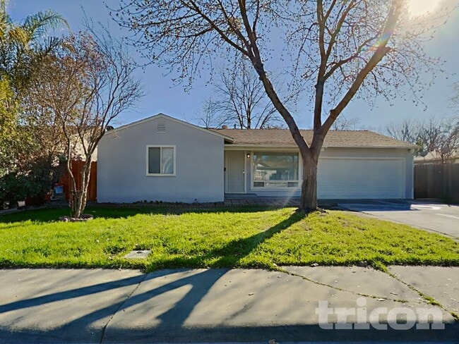 126 Frost Dr, Unit 02208 in Woodland, CA - Building Photo - Building Photo