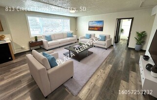 906 N 2nd St in Aberdeen, SD - Building Photo