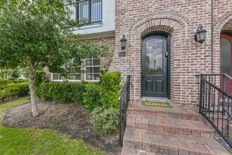 9450 London Bridge Station in Houston, TX - Building Photo - Building Photo