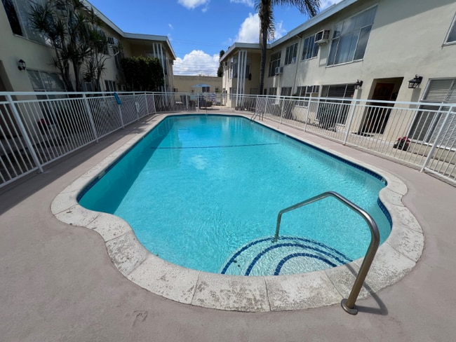 4475 Murietta Ave in Los Angeles, CA - Building Photo - Building Photo