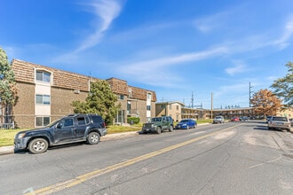 2435-2459 W 11th St in Greeley, CO - Building Photo - Building Photo