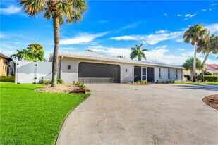 129 SW 54th Terrace in Cape Coral, FL - Building Photo