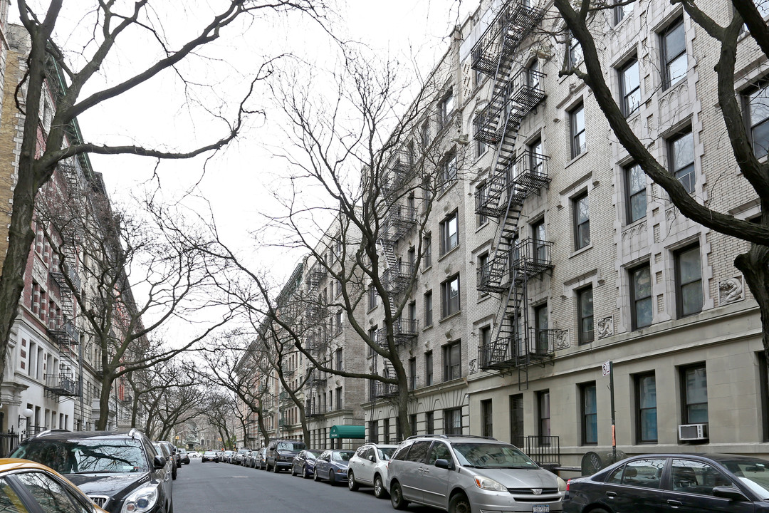 Trinity Court in New York, NY - Building Photo