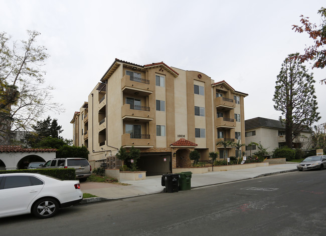 10830 Kling St in North Hollywood, CA - Foto de edificio - Building Photo