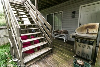 1943 Crescent Dr in Manhattan, KS - Building Photo - Building Photo