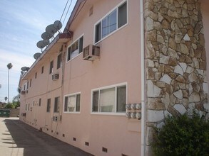 10306 La Reina Ave in Downey, CA - Building Photo - Building Photo