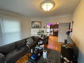 839 Parker St, Unit 3 in Boston, MA - Foto de edificio - Building Photo