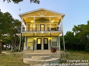 673 Overland Trail in Bandera, TX - Building Photo