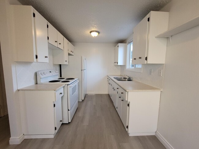 property at 10 Clareview Village NW