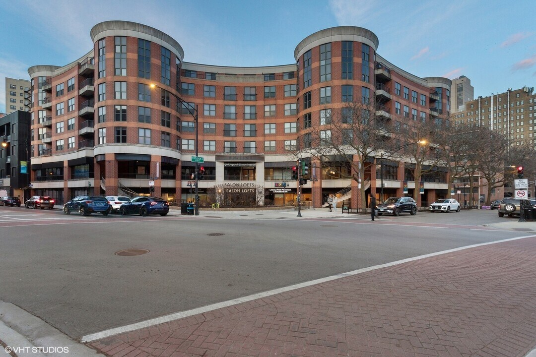 350 W Belden Ave in Chicago, IL - Building Photo