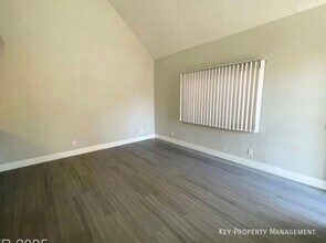 5187 Garden Ln in Las Vegas, NV - Building Photo - Building Photo
