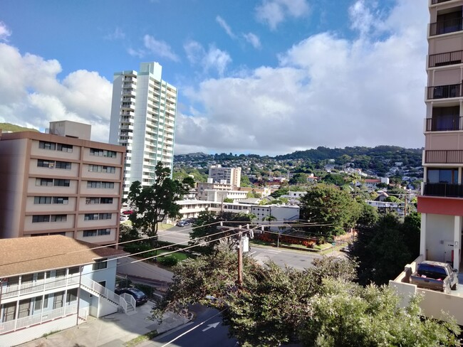 1571 Piikoi St, Unit 501 in Honolulu, HI - Building Photo - Building Photo