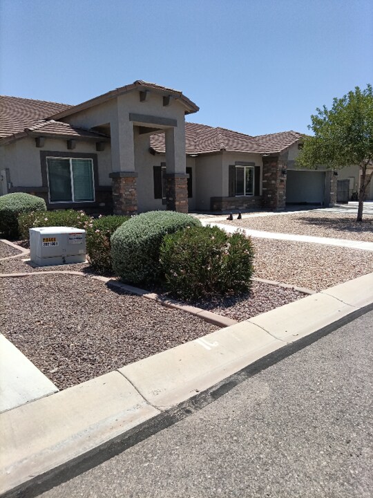 3733 E Meadow Lark Way in San Tan Valley, AZ - Building Photo