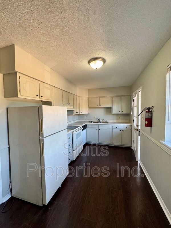 1975 Darby Dr in Florence, AL - Building Photo - Building Photo
