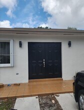 2817 SW 39th Ave in Miami, FL - Building Photo - Building Photo