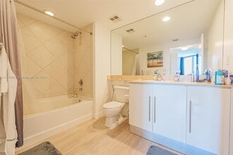 325 Biscayne Blvd in Miami, FL - Building Photo - Building Photo
