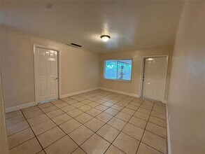 5800 NW 15th St in Sunrise, FL - Foto de edificio - Building Photo