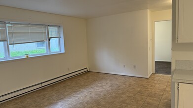 3933 E 8th Ave, Unit Unit # 3 in Anchorage, AK - Building Photo - Building Photo