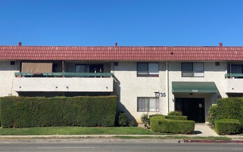 5735 Woodman Ave in Van Nuys, CA - Building Photo - Building Photo