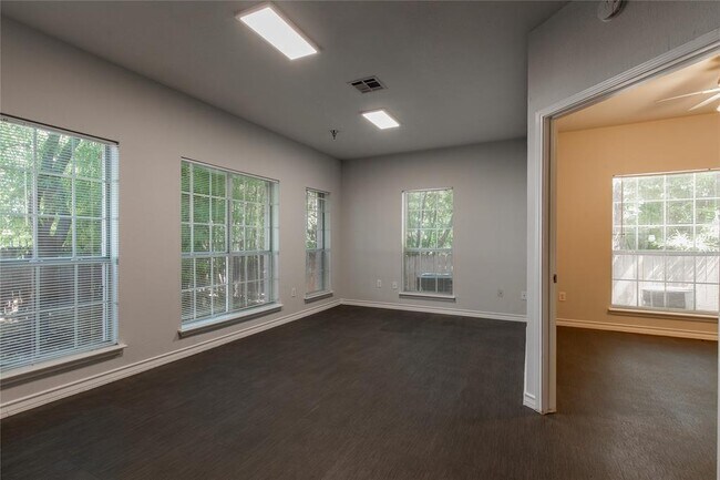 2204 San Gabriel St-Unit -105 in Austin, TX - Building Photo - Building Photo