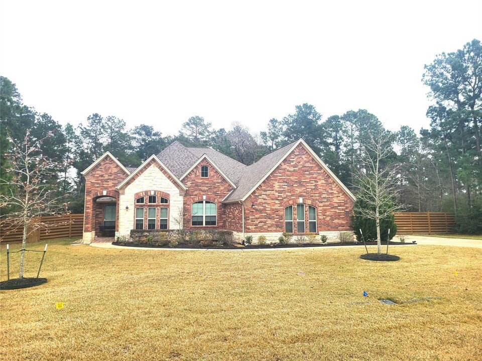 17564 Country Meadow Ln in Magnolia, TX - Building Photo