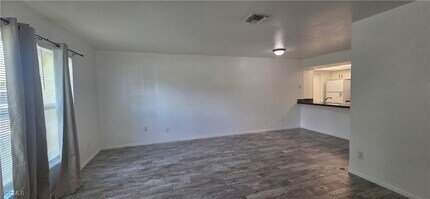 933 SE 23rd Pl in Cape Coral, FL - Building Photo - Building Photo