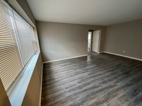 3057 N Narragansett Ave, Unit 2 in Chicago, IL - Building Photo - Building Photo