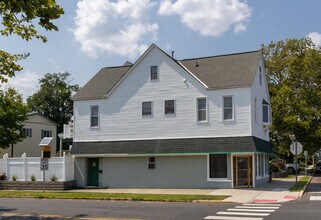 150 Main St in Keyport, NJ - Foto de edificio - Building Photo