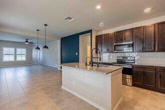 10415 Beachball Bnd in Converse, TX - Building Photo - Building Photo