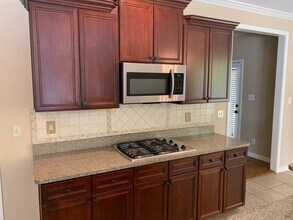 9168 Huntington Oak Dr in Cordova, TN - Building Photo - Building Photo