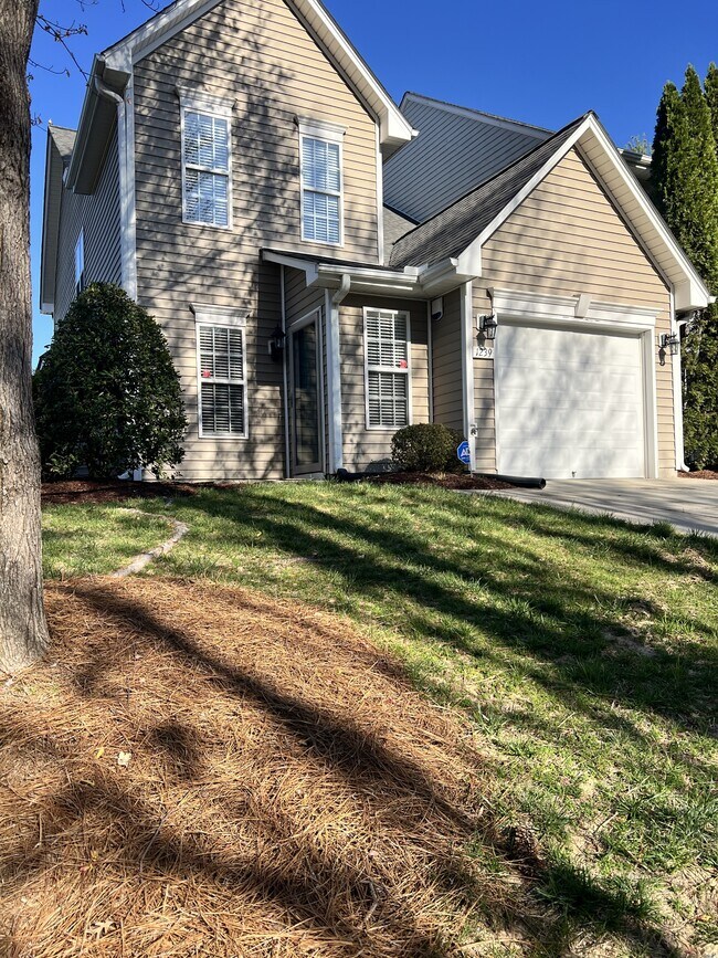 1239 Collegian Terrace in Winston-Salem, NC - Building Photo - Building Photo