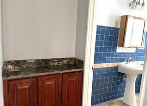 427 Eleanor Ave, Unit #2 in San Antonio, TX - Foto de edificio - Building Photo