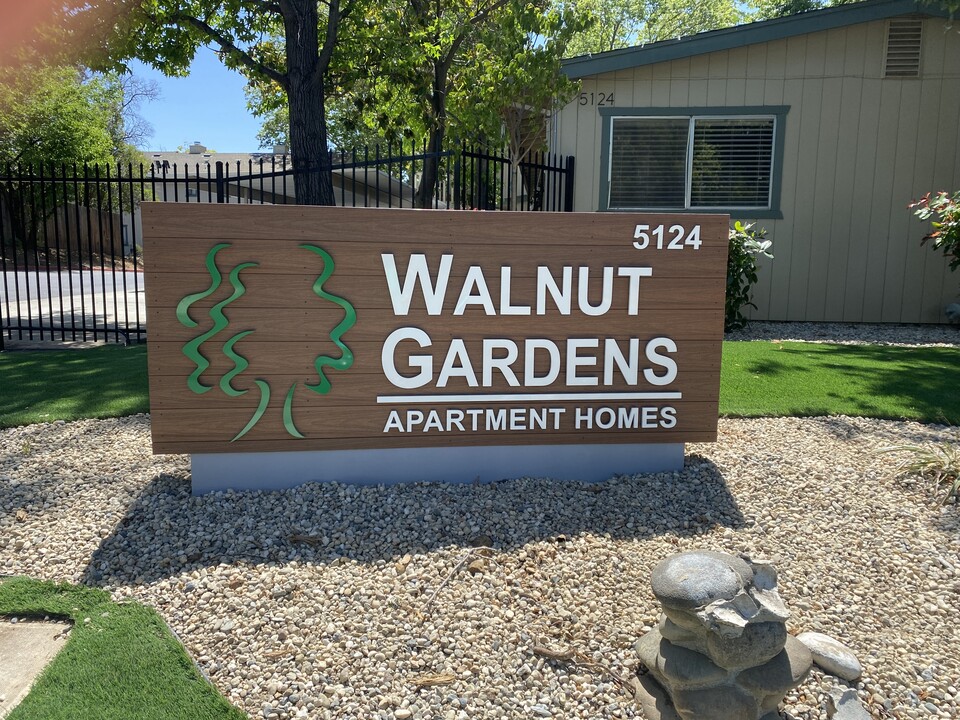 Walnut Garden Apartments in Carmichael, CA - Building Photo