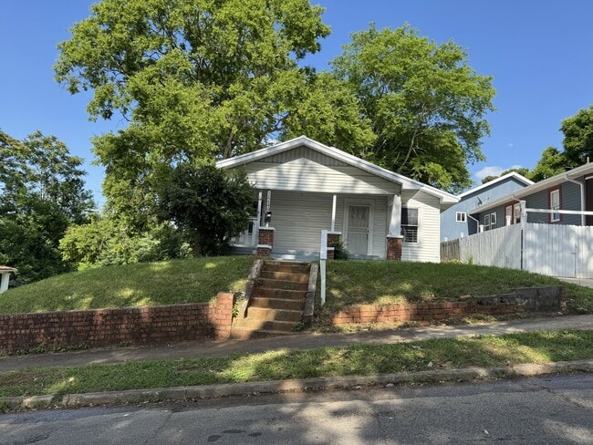 property at 1249 Waverly St