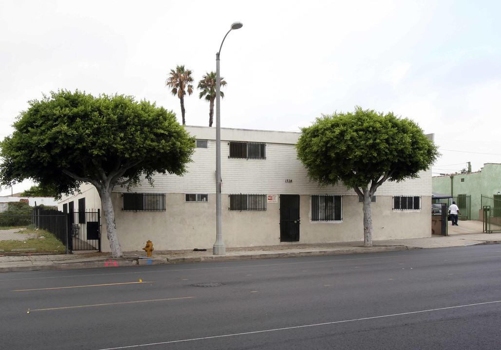 1934 W Florence Ave in Los Angeles, CA - Building Photo