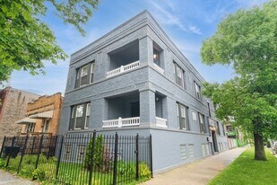 3639 W Iowa St in Chicago, IL - Building Photo